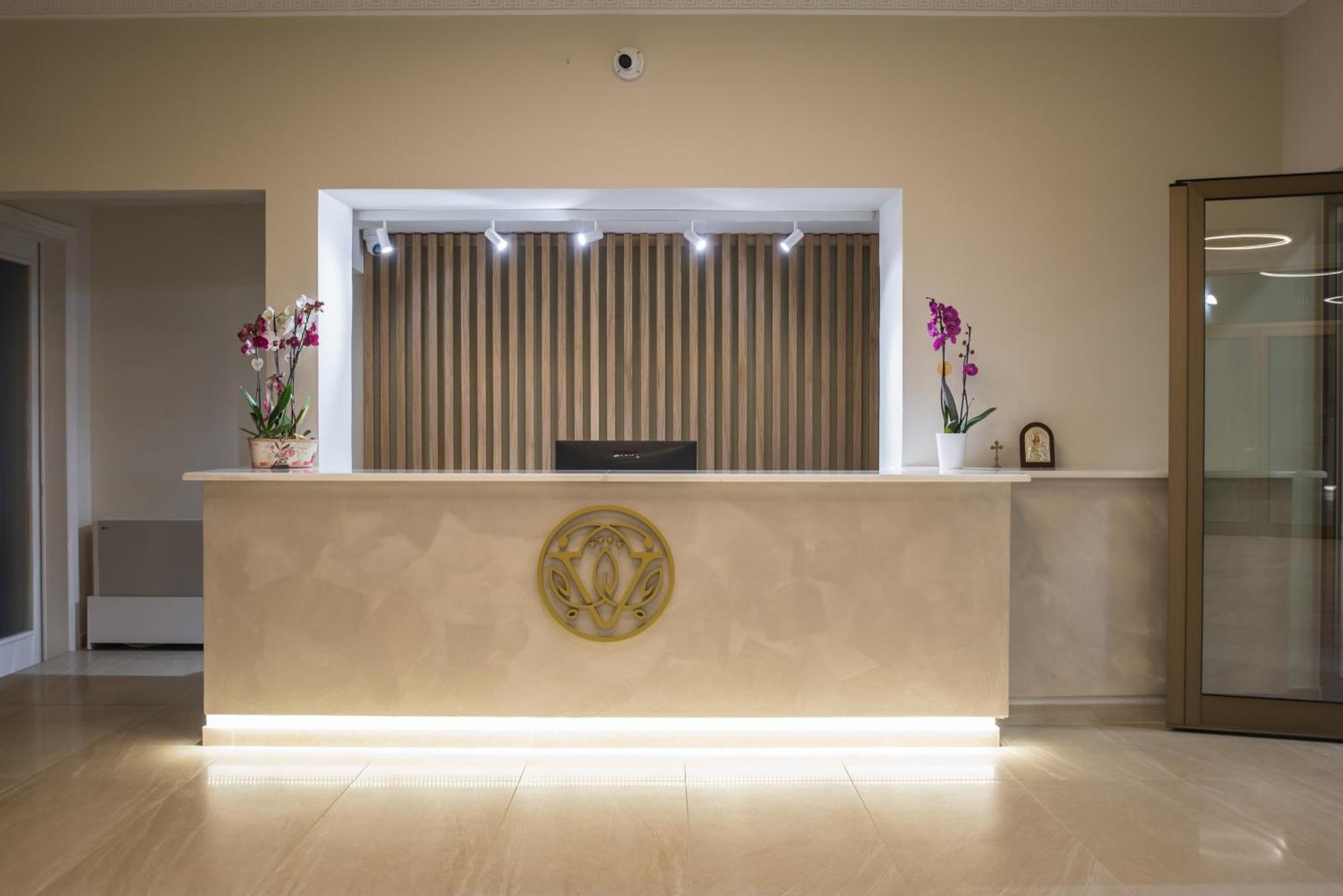V Hotel Delphes Extérieur photo